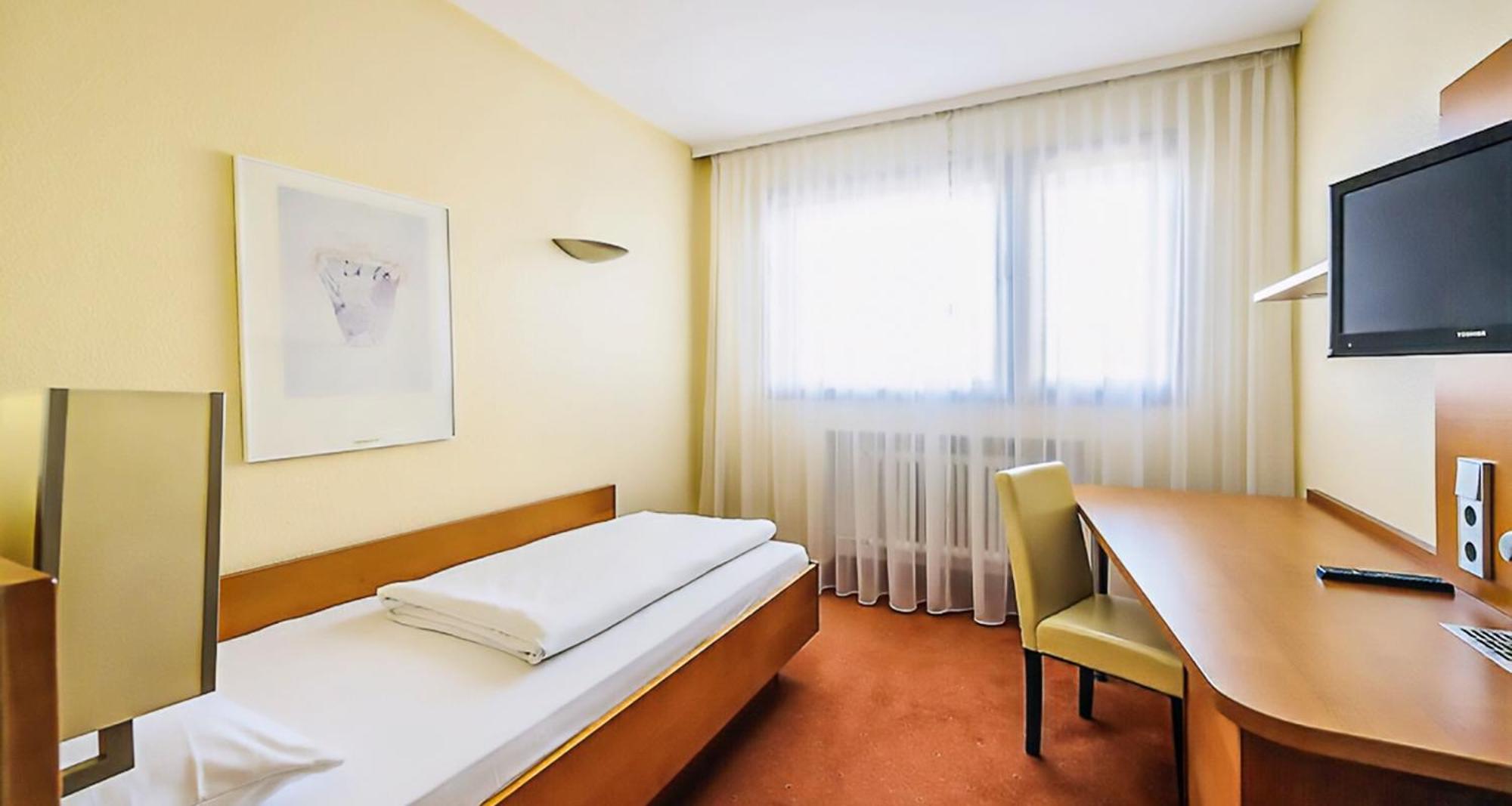 Plaza Inn Rieker Stuttgart Hauptbahnhof Eksteriør billede